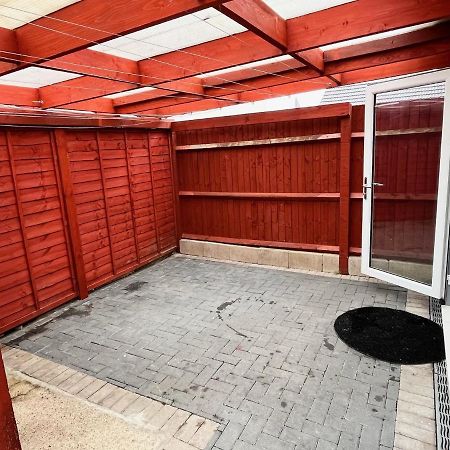 Full Studio Near Heathrow Airport & London Hayes  Εξωτερικό φωτογραφία