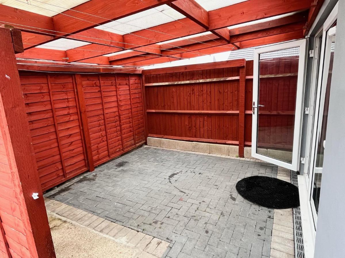 Full Studio Near Heathrow Airport & London Hayes  Εξωτερικό φωτογραφία