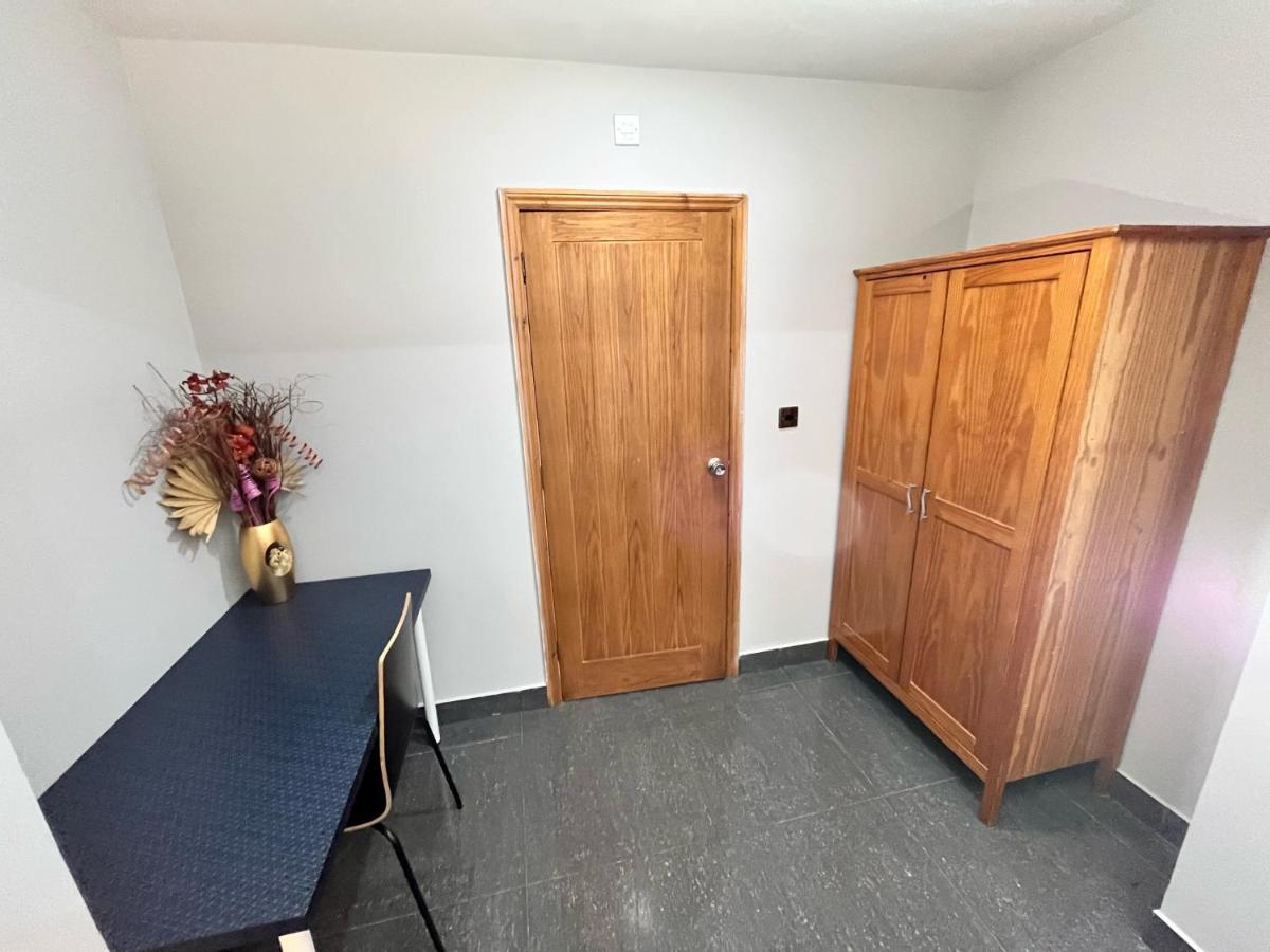 Full Studio Near Heathrow Airport & London Hayes  Εξωτερικό φωτογραφία