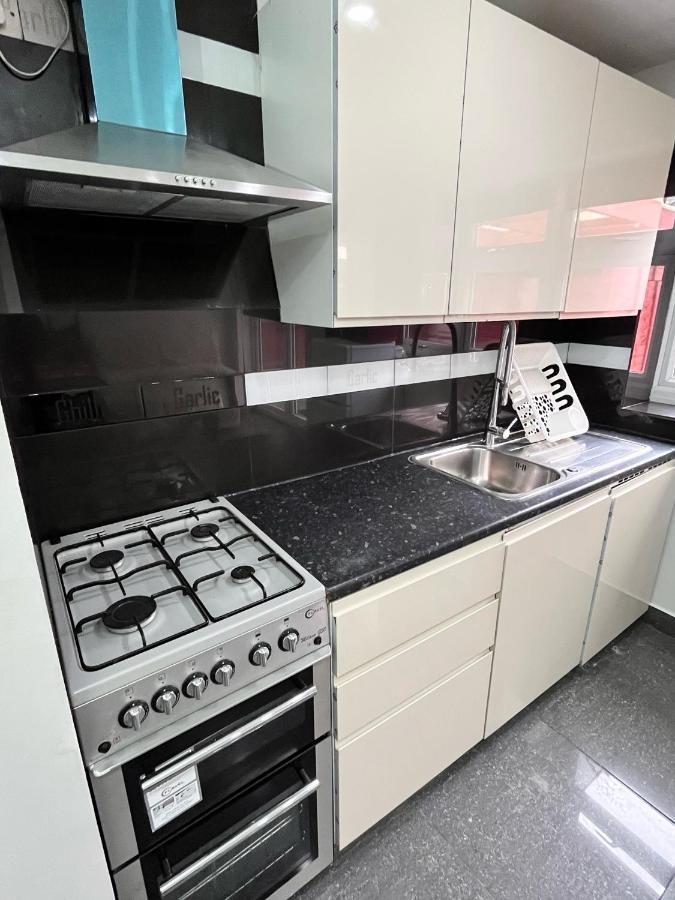 Full Studio Near Heathrow Airport & London Hayes  Εξωτερικό φωτογραφία
