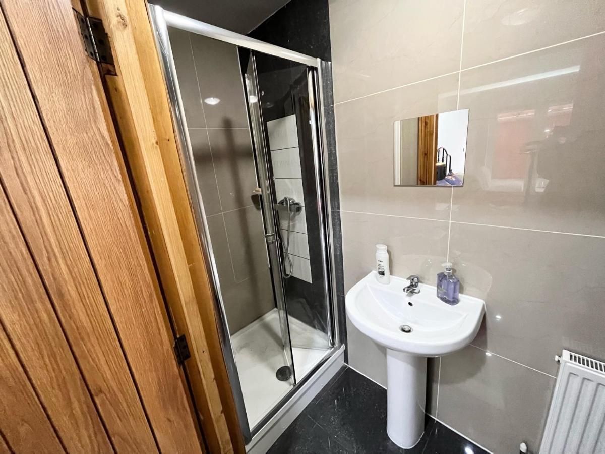 Full Studio Near Heathrow Airport & London Hayes  Εξωτερικό φωτογραφία